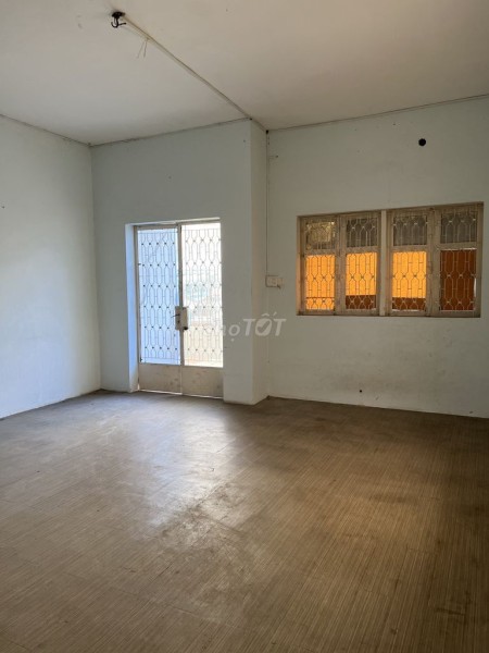 Cho thuê nhà mặt tiền gần Sân Bay TSN 5.5x20m chỉ 30tr