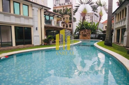 Biệt Thự Hồ Bơi Sân Vườn Rộng - 1 Lầu, Có Nội Thất - Giá 2900$