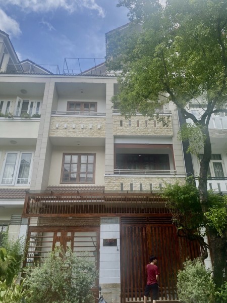 Cho thuê nhà 3 tầng mặt tiền KDC Ven sông Cạnh Rmit. P Tân Phong Q7