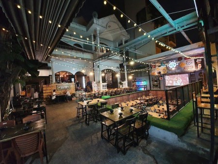 Cho thuê nhà dạng biệt thự sân vườn không gian mở trung tâm Q.Bình Thạnh. 1200 m2