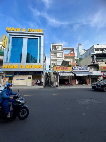 Cho thuê nhà nguyên căn mặt tiền Lạc Long Quân, P.11, Quận Tân Bình. Ngang 10m. KD đa ngành nghề, 500m2, 6 phòng ngủ, 3 toilet