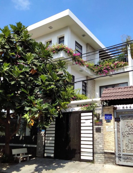 View đẹp cho cà phê! Cho thuê biệt thự đẹp Bình Lợi P13 Bình Thạnh