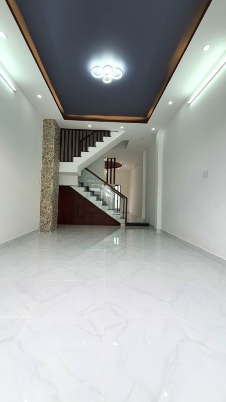 Nhà 1 trệt 2 lầu mới xây nội thất cơ bản 4pn 3wc, 64m2, 4 phòng ngủ, 3 toilet