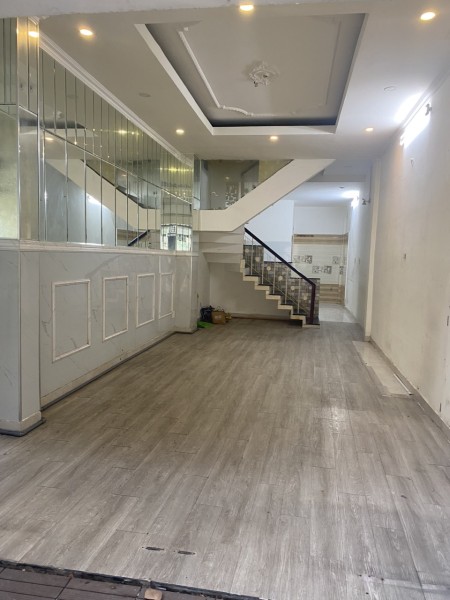 Cho thuê nhà Nguyên căn Nguyễn Tri Phương, quận 10, 150m2, 4 phòng ngủ, 4 toilet