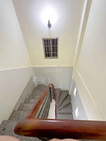 Nhà cho thuê thích hợp buôn bán hoặc ở đường Nguyễn Trãi Q1 : 5m x 10m (16tr/tháng