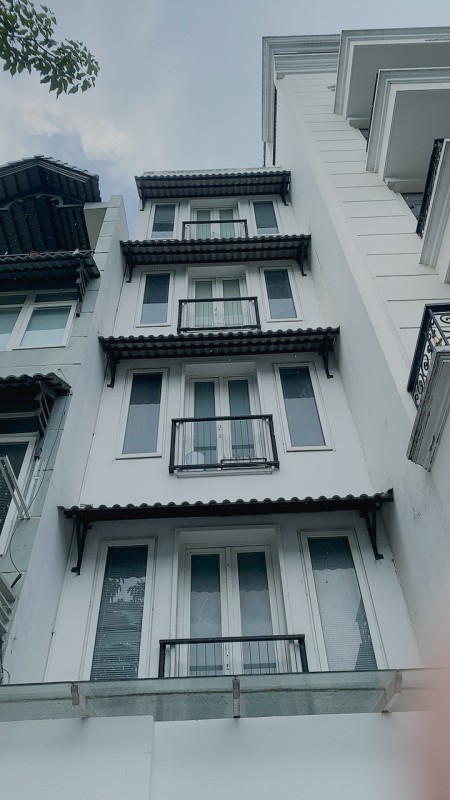 Chính chủ cho thuê nhà MT Trà Khúc, Phường 2, Tân Bình, 5x20, 300m2 Sd, có sân thượng rộng rãi., 100m2, 5 phòng ngủ, 5 toilet