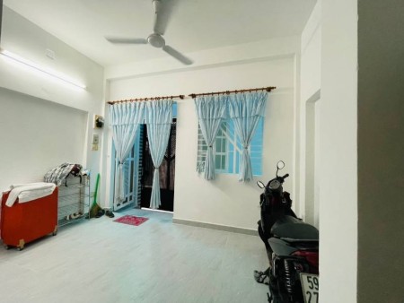 Cho thuê nhà 4 tầng mới Lê Văn Sỹ, vào ở ngay 3PN 3WC giá 14 triệu, 28m2, 3 phòng ngủ, 4 toilet