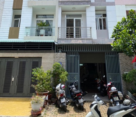 Cho thuê nhà 5x20 hẻm lớn 2 tầng ngay Lotte Quận 7 giá rẻ, 200m2, 4 phòng ngủ, 2 toilet