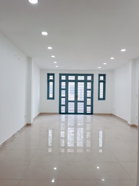 Chính chủ cho thuê MT Hoa sứ, Phường7, Phú Nhuận, Sát bên Co.op Mart, 300m2 SD giá 27 triệu, 75m2, 3 phòng ngủ, 3 toilet