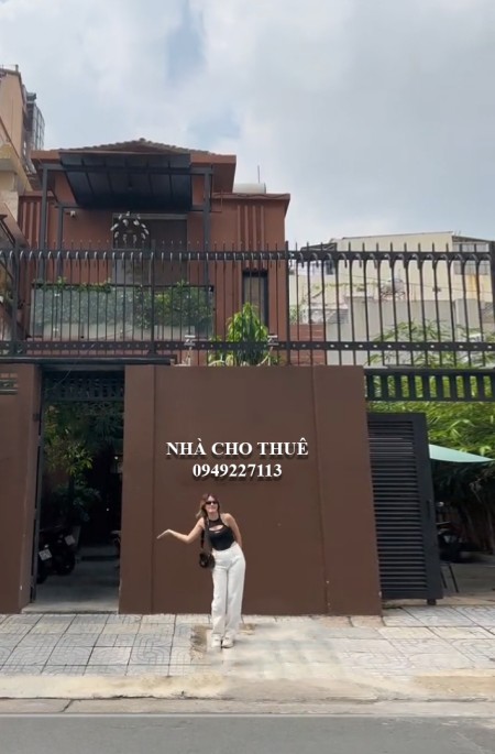 Cho thuê nguyên căn Villa mặt tiền Mai Thị Lưu Rất đẹp nội thất đầy đủ + Sân vườn