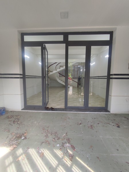 Cho thuê nhà mặt tiền đường Tô Hiệu. 5 x 16m. 1 lầu. 3 phòng. Giá 13 triệu., 160m2, 3 phòng ngủ, 2 toilet