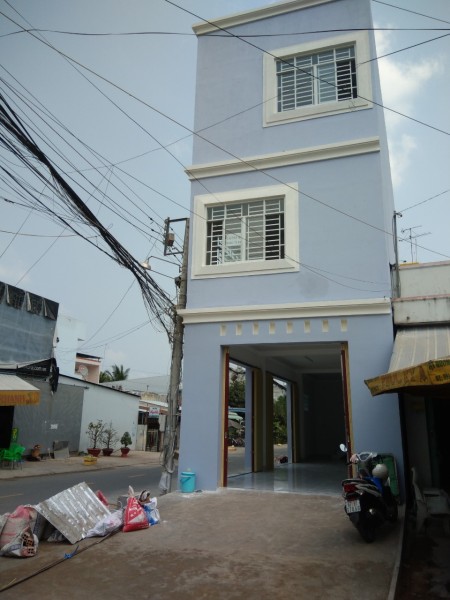 Cho thuê nhà 2 mặt tiền đường Hà Hoàng Hổ, P. Đông Xuyên, TP. Long Xuyên., 199m2, 1 phòng ngủ, 3 toilet