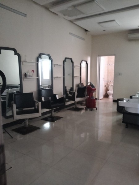 Nhà cho thuê 3,5 tầng MT Hoàng Diệu, 121m2, ,