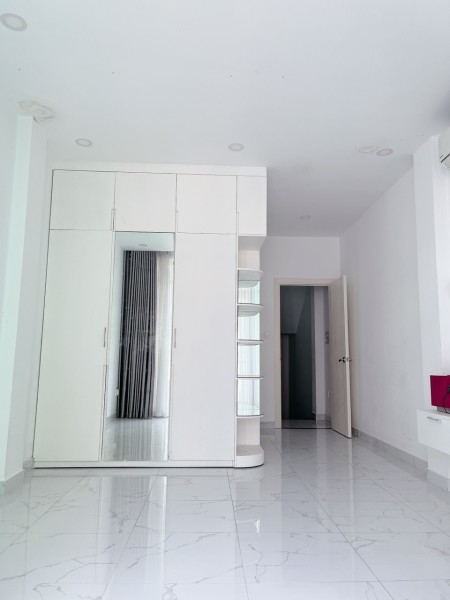 Cho thuê MT Đặng Văn Ngữ, Phường 10, Phú Nhuận. DTSD: 260m2, 3 Tầng, Giá: 33 Triệu, 87m2, 3 phòng ngủ, 3 toilet