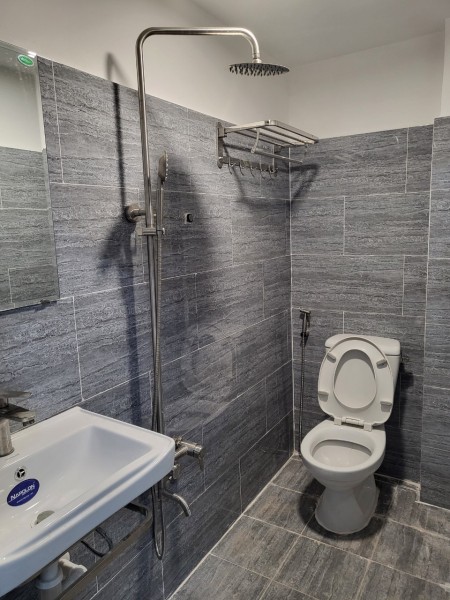 cho thuê nhà ngay chợ Phạm Văn Hai - 3.7x12m - 3 lầu - giá thuê 16tr/tháng, 44m2, 7 phòng ngủ, 3 toilet