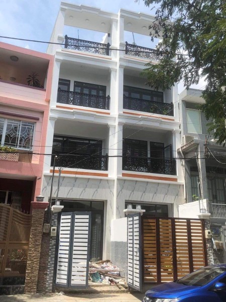 Cho thuê nhà 3 tầng mặt tiền đường Hoàng Lê Kha, Quận 6, 320m2, 5 phòng ngủ, 4 toilet