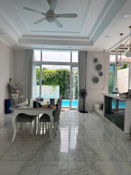 Biệt thự có hồ bơi riêng cần cho thuê !, 220m2, 5 phòng ngủ, 5 toilet