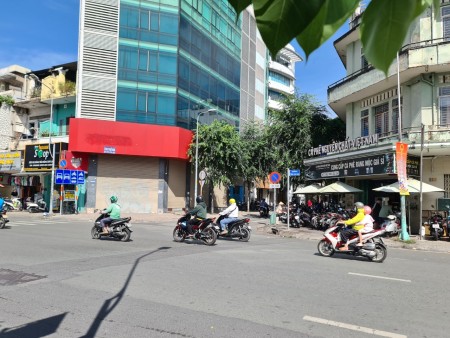 HCM - Cho thuê nhà 2 mặt tiền Trần Hưng Đạo Quận 5, 1.000m2, ,