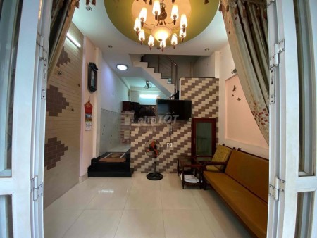 Cho thuê nhà full nội thất hẻm Tôn Đản Phường 15, quận 4.