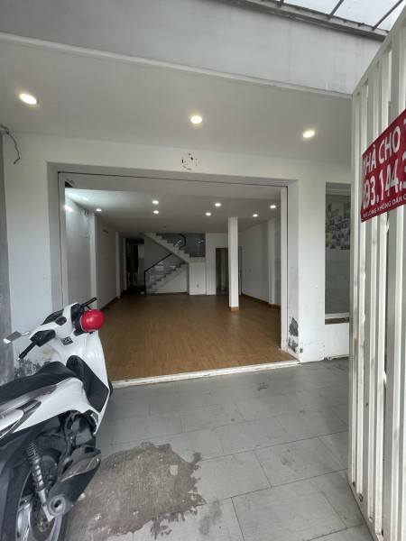 Cho thuê nhà nguyên căn 2 Lầu Sân Thượng mặt tiền đường số Tân Quy, Quận 7.