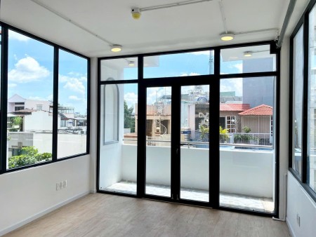 Mặt tiền đường Xuân Hồng, Phường 4, Tân Bình, 5x20m, trệt 3 lầu, giá 30 triệu