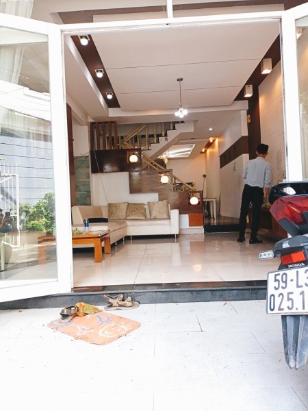 Nhà MT Xuân Hồng, phường 12, Quận Tân Bình. 5x20m, 4 Tầng. Giá 30 Triệu