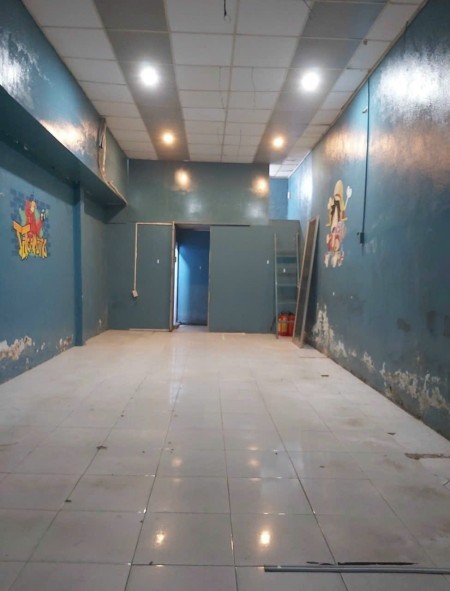 Cho thuê nhà hẻm 95/ Lê Văn Lương, Tân Kiểng quận 7 mặt tiền hẻm nguyên căn cấp 4 không lầu trống