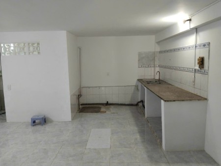 Cho thuê nhà mt đường số 51 quận 7.- Diện tích 5x15m. Giá 10 triệu