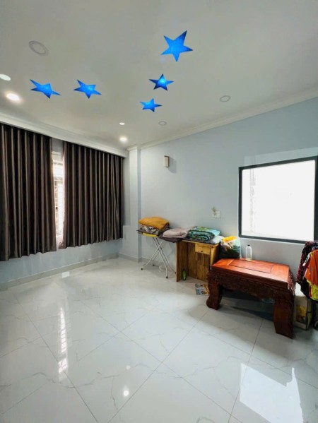 Cho thuê nguyên căn HXH 217 Thích Quảng Đức, Phường 4, Phú Nhuận, 3 tầng, sẵn máy lạnh