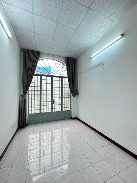 Cho thuê nhà HẺM XE TẢI đường Đặng Văn Ngữ,nhà 2 tầng 2pn 2WC giá 13tr