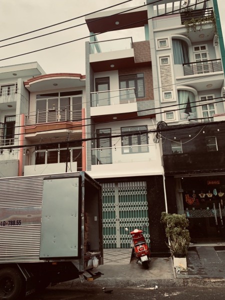 Cho thuê nhà mặt tiền thuận tiện kinh doanh, rộng rãi gần chợ Hồ Trọng Qúy, có sân thượng thoáng mát