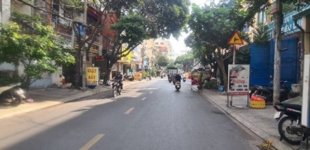 Cho thuê nhà MT Phạm Phú Thứ, Tân Bình, DTCN 81m2, 3 tầng, cầu thang cuối nhà