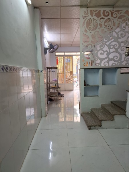 Cho thuê nhà nguyên căn hẻm xe máy 3x10m nở hậu 5m 1 trệt 1 lầu, gác suốt 2PN 2wc