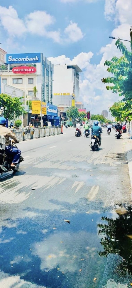 Cho thuê nhà 1 trệt 2 lầu. 10x20. Có thang máy. Chỗ để xe rộng