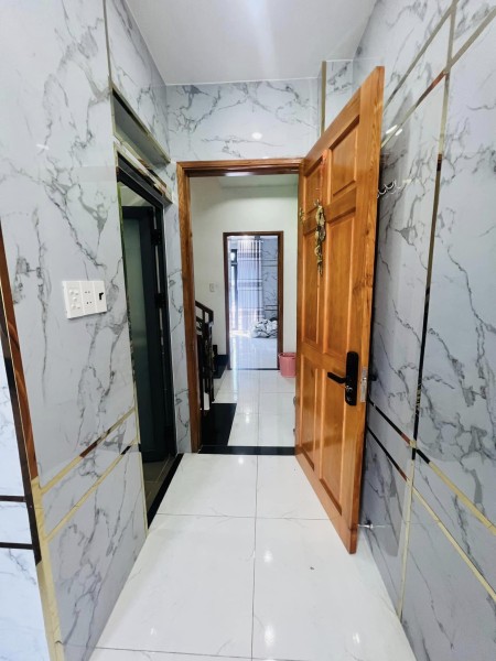 Cho thuê nhà MT Lương Thế Vinh. Tân Phú. 1 tr 3 lầu, sân thượng. 5PN. 5WC. 22 triệu/ tháng