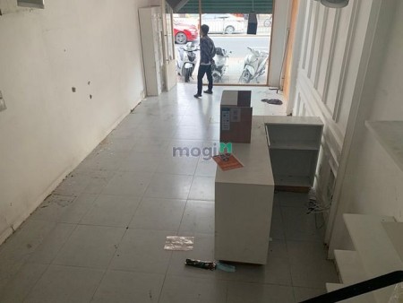 Cho thuê nhà mặt tiền đường hai chiều Năm Kỳ Khởi Nghĩa, phường 8, Quận 3.