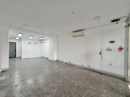 Cho thuê MBKD Nguyễn Văn Đậu - 4,5x11m và 28m2 sân trước - Giá 17 triệu