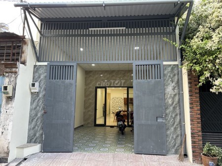 Nhà mới xây, 3pn 3wc 130m2. Sân để oto rộng rãi