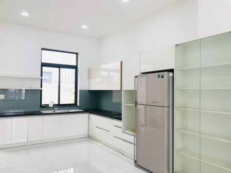 Nhà phố liền kề 4 tầng, nội thất cơ bản, ngay Song Hành phường An Phú