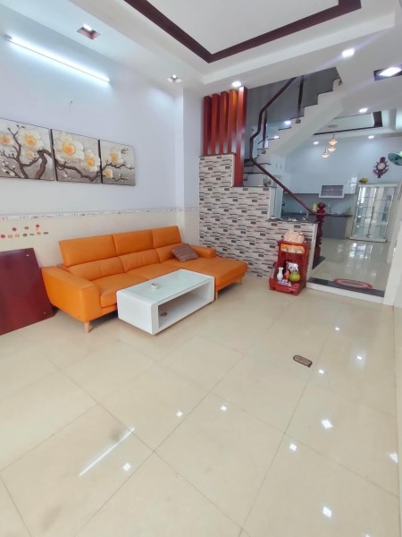 Cho thuê nhà 1 trệt 1 lầu. 3Pn 2wc. Thoại Ngọc Hầu. Giá 13 triệu