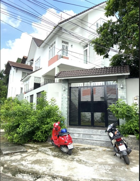 Biệt Thự Bình Lợi 10x18m, 1trệt, 3lầu. 5Pn, 6wc. Full Nội Thất