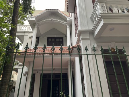 Cho thuê nhà đất diện tích 160m2, xây 3 tầng để ở, mở trung tâm gia sư, văn phòng kinh doanh