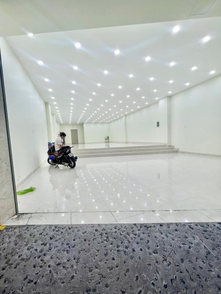 Cho thuê nhà mặt tiền Thạch Lam. 4,5x21. 2 lầu, giá 20 triệu