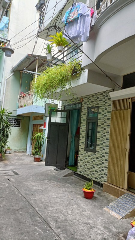 Cho thuê nhà 2 mặt hẻm xe hơi đường Trần Hưng Đạo, Phường Cầu Kho, Quận 1