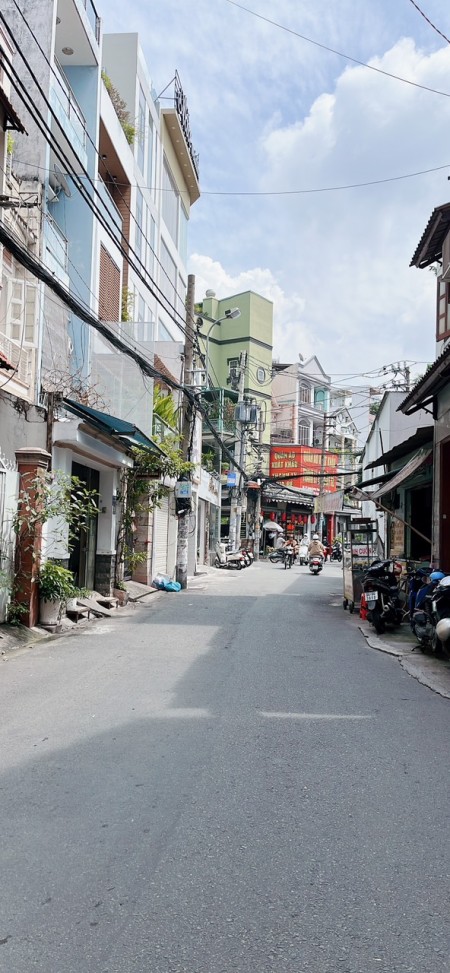Cho thuê nhà 29 Trương Hoàng Thanh, Phường 12, Tân Bình.