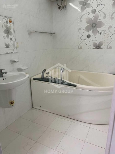 Biệt thự 10X24M, 1T2L, 4PN, 5WC, oto đậu trong nhà, KDC Sông Đà, Hiệp Bình Chánh