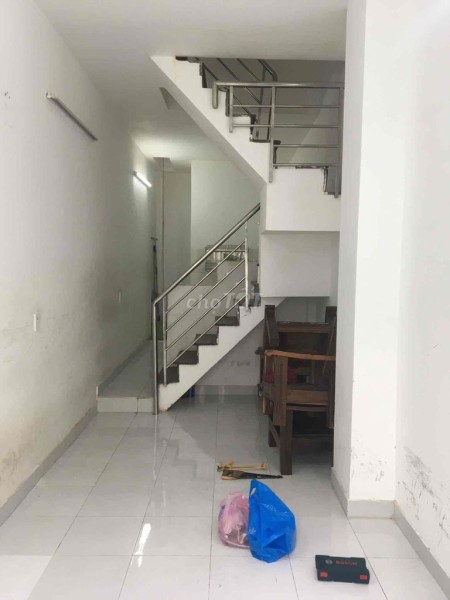 Cho thuê nhà hẻm cụt yên tĩnh Tôn Thất Thuyết quận 4