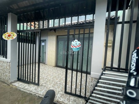 Cho thuê nhà nguyên căn hẻm 1247 Huỳnh Tấn Phát