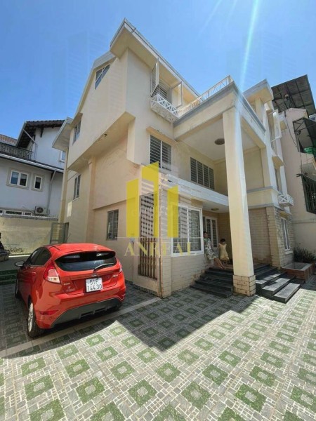 Villa mini sân rộng tại Thảo Điền 2 lầu 5PN - Giá 30 Triệu