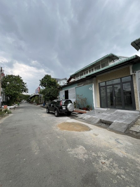 Nhà hẻm xe tải lớn, sẵn 2 máy lạnh. Phù hợp ở + kho xưởng